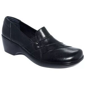 Clarks Women's May Marigold Black Leather Loafers in Size 9-1/2